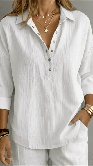 Loose-fitting, stylish, solid color, casual three-quarter sleeve shirt